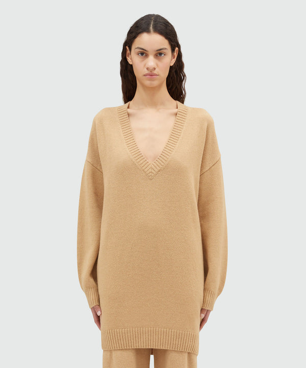 Plain cashmere jumper with V-neck