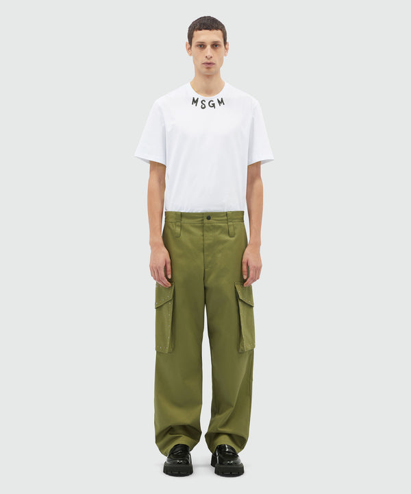 Cargo pants with multicolor studs