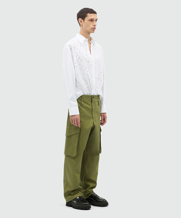 Cargo pants with multicolor studs