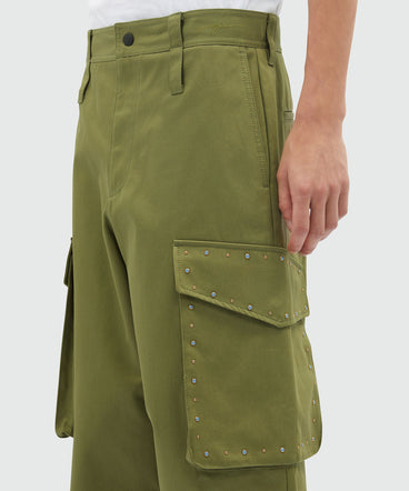 Cargo pants with multicolor studs