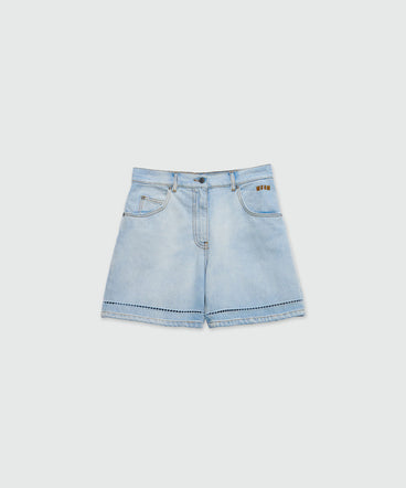 Shorts in perforated light washed denim