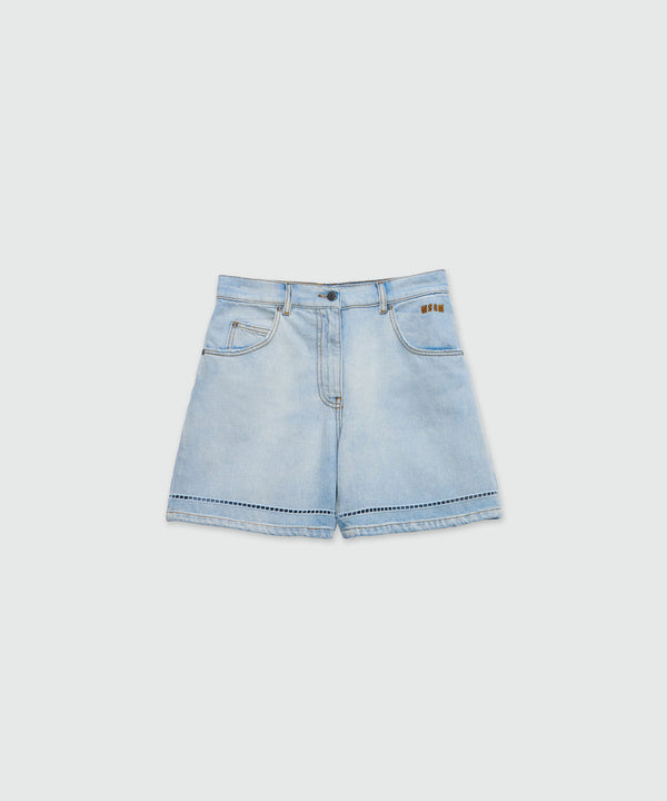 Shorts in perforated light washed denim