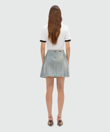 Short skirt in light blue washed denim