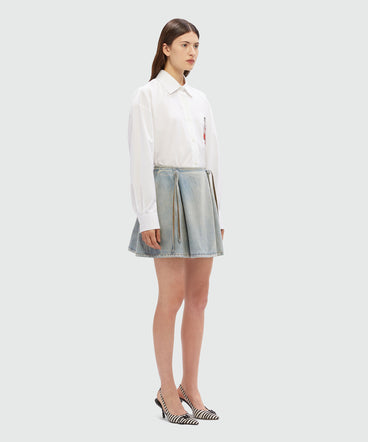 Short skirt in light blue washed denim