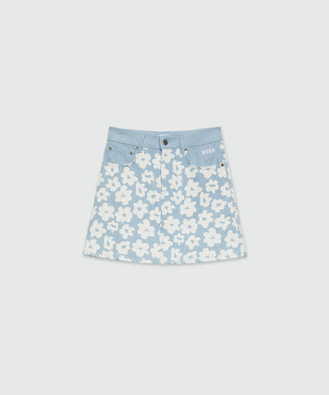 Short skirt in flower print denim