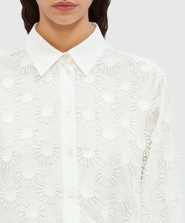 Cropped shirt in white poplin with embroidery