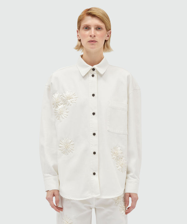 White denim shirt with raffia flowers