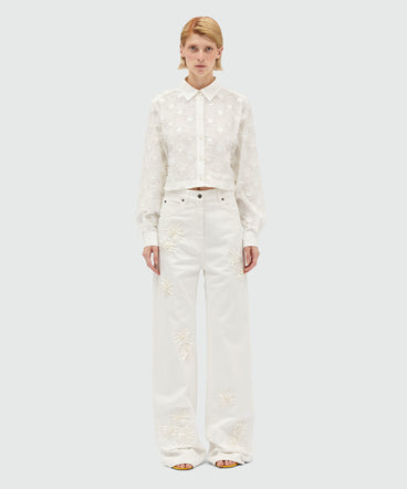 White denim trousers with raffia flowers