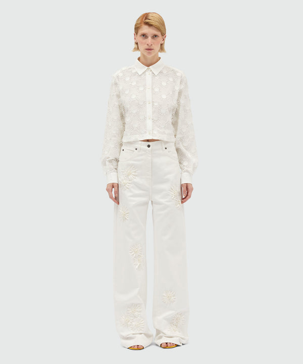 White denim trousers with raffia flowers